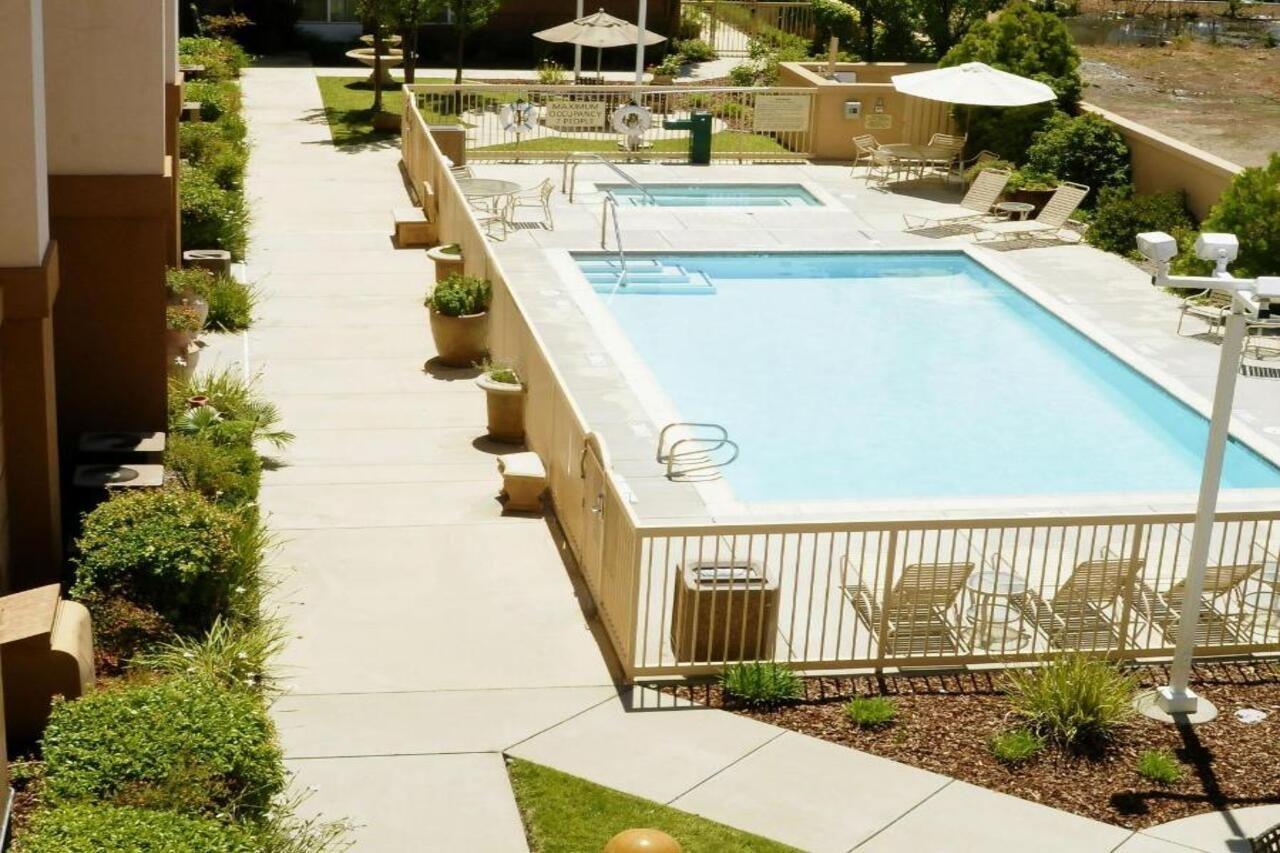 Hampton Inn & Suites Redding Esterno foto