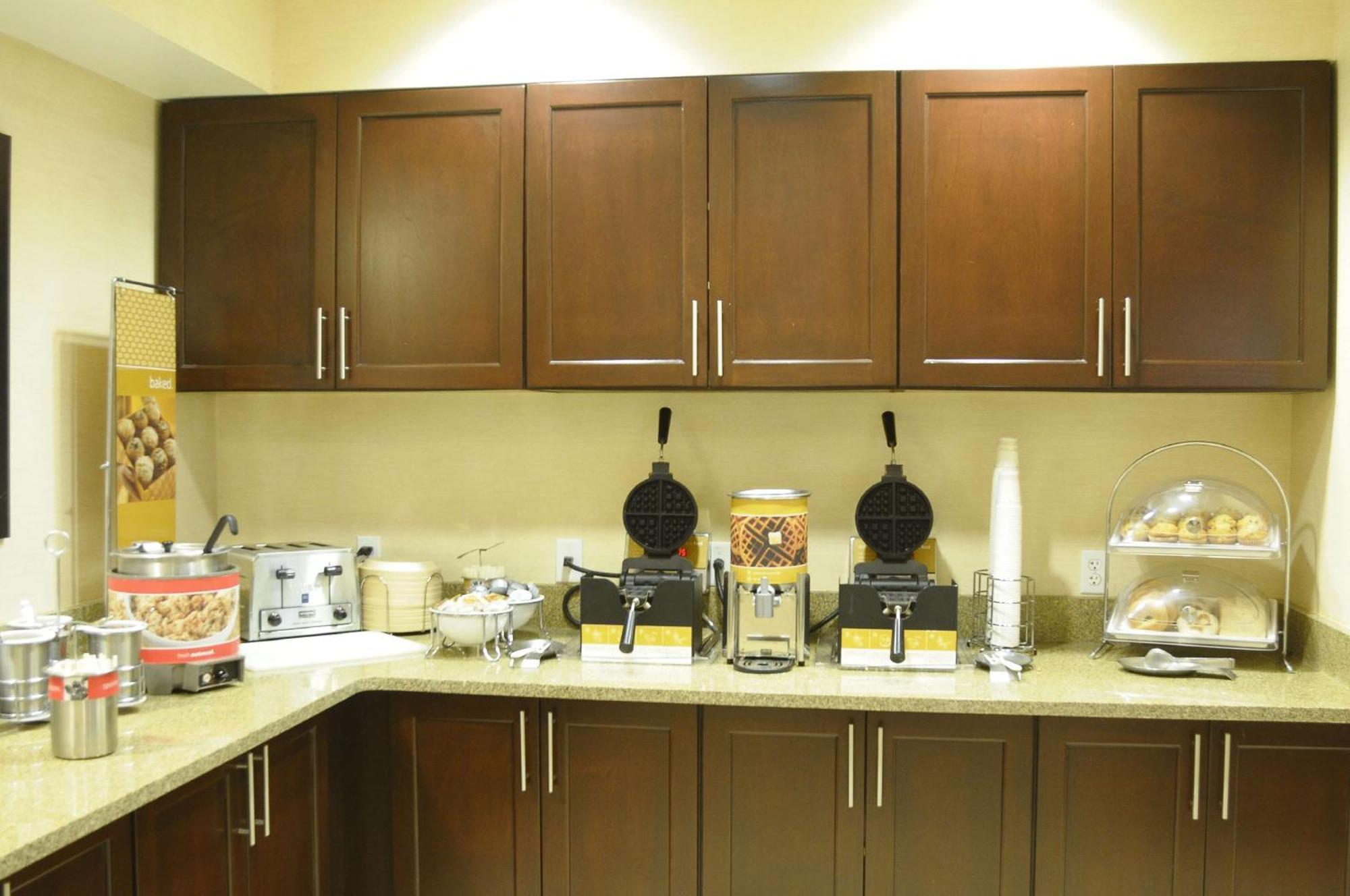 Hampton Inn & Suites Redding Esterno foto