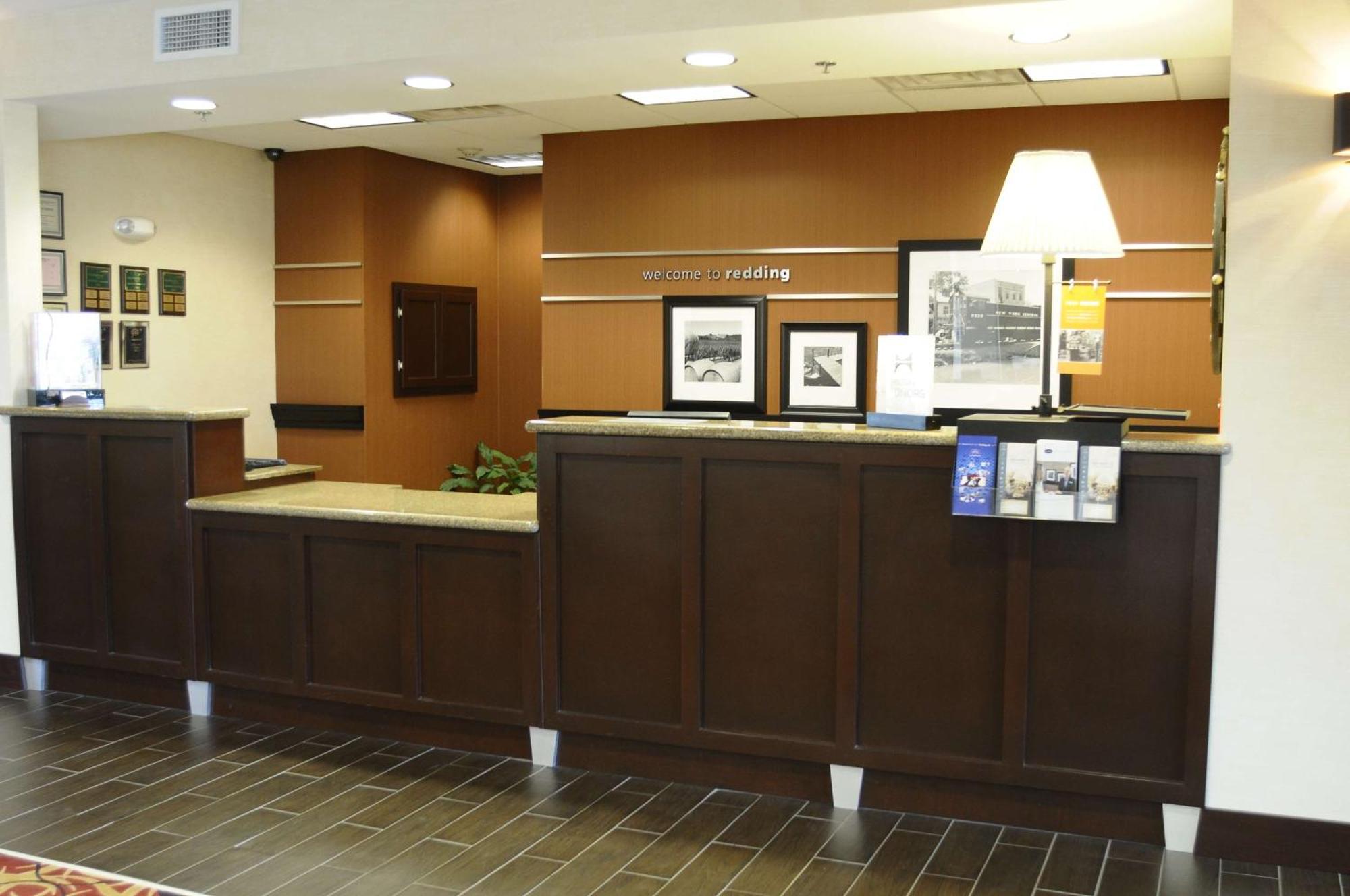 Hampton Inn & Suites Redding Esterno foto