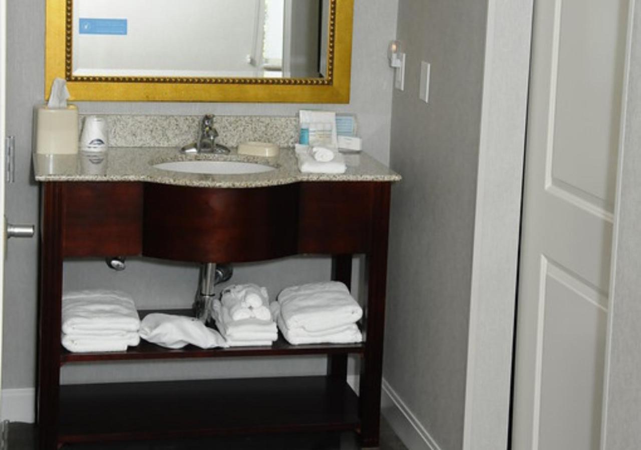 Hampton Inn & Suites Redding Esterno foto