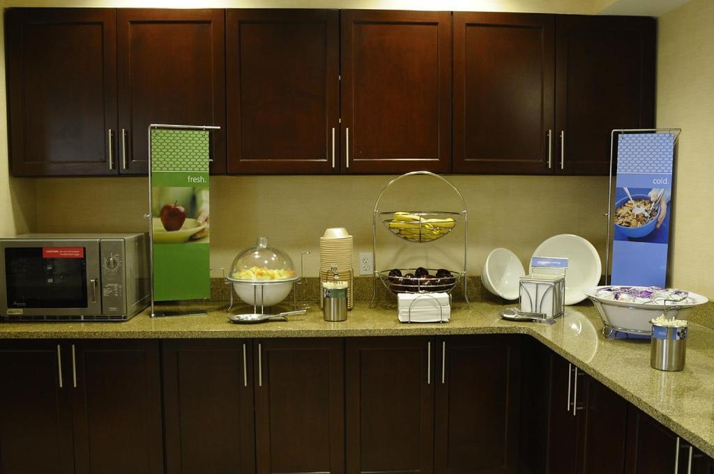 Hampton Inn & Suites Redding Esterno foto