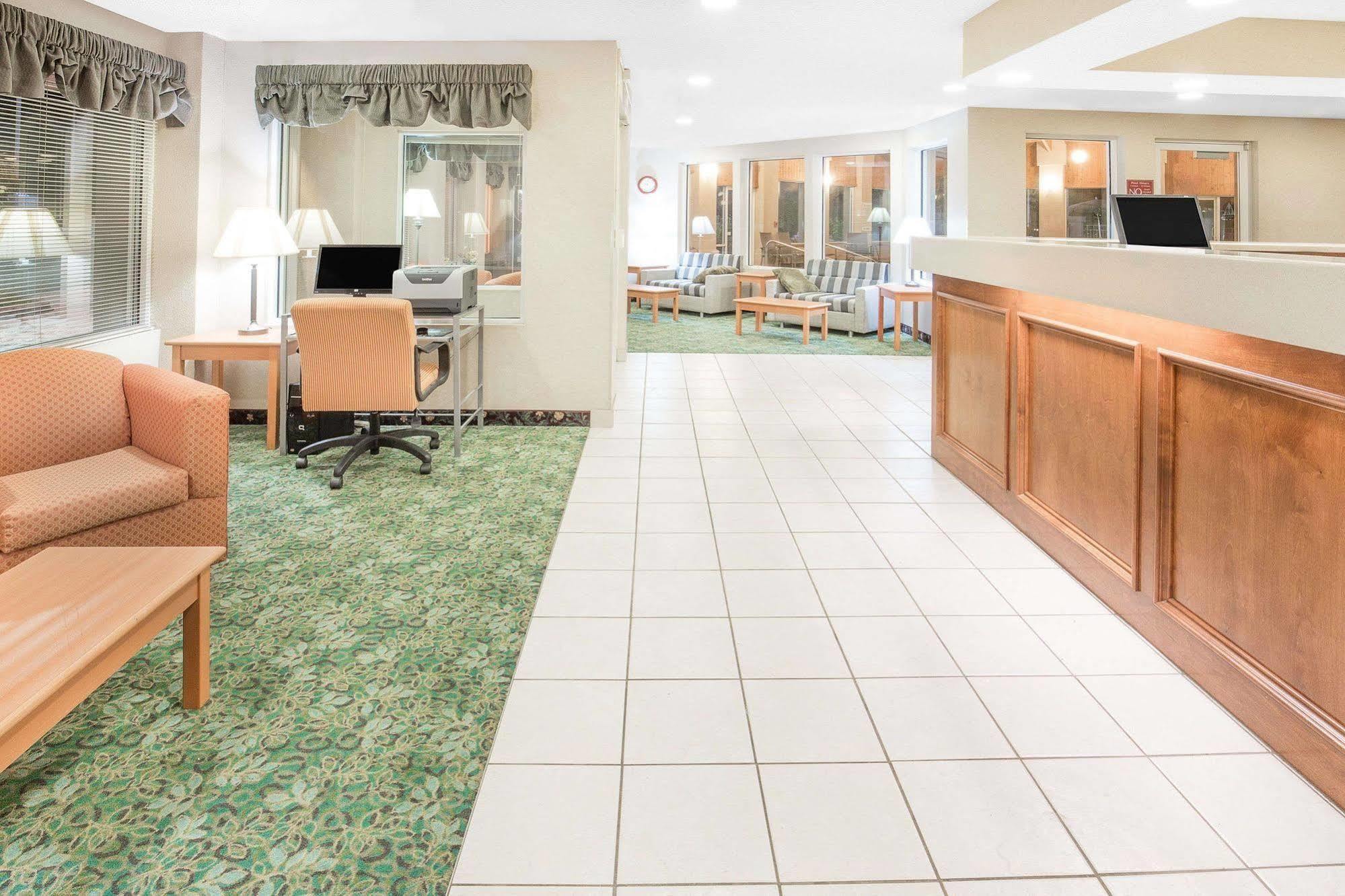 Hampton Inn & Suites Redding Esterno foto