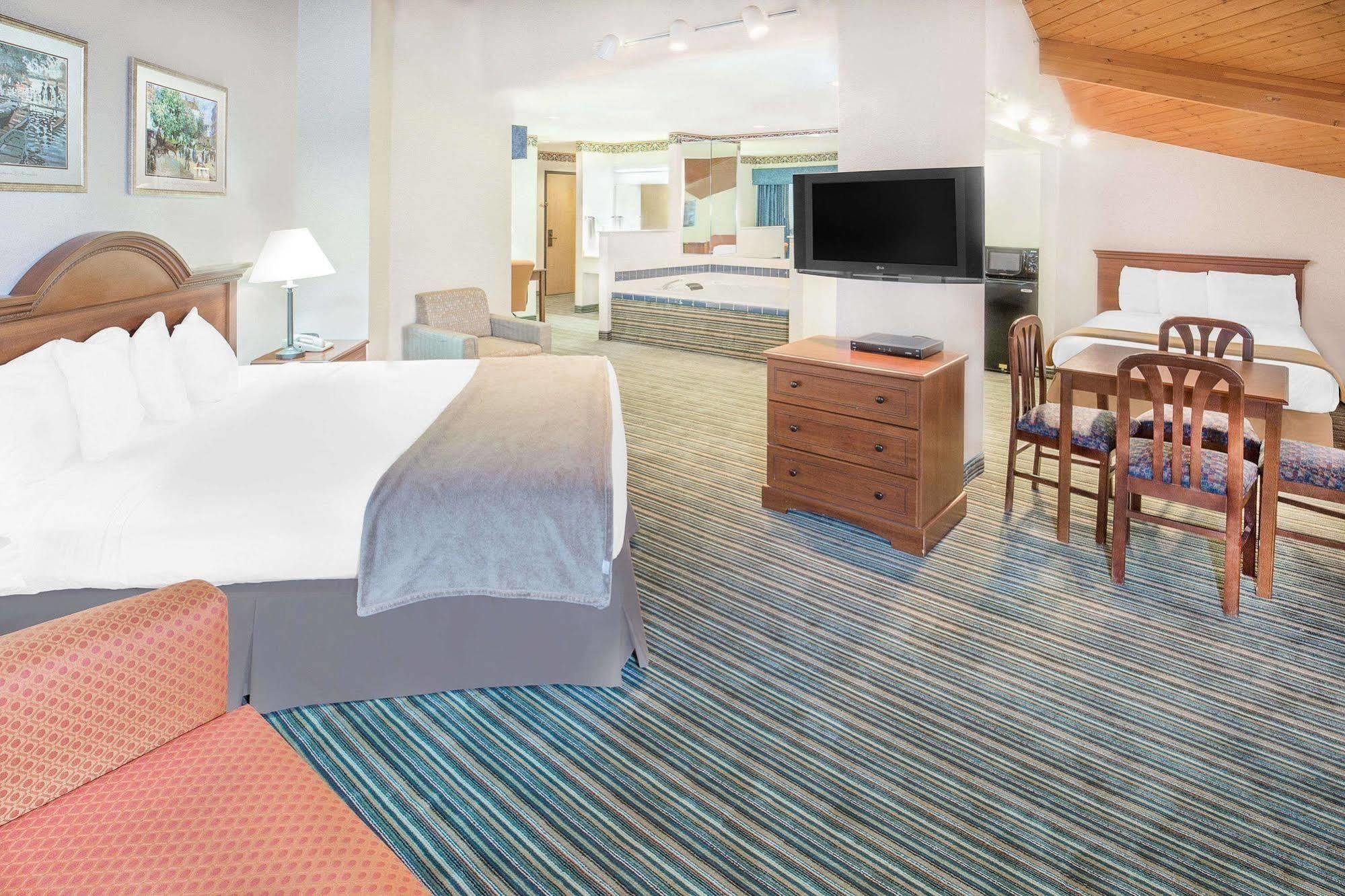 Hampton Inn & Suites Redding Esterno foto